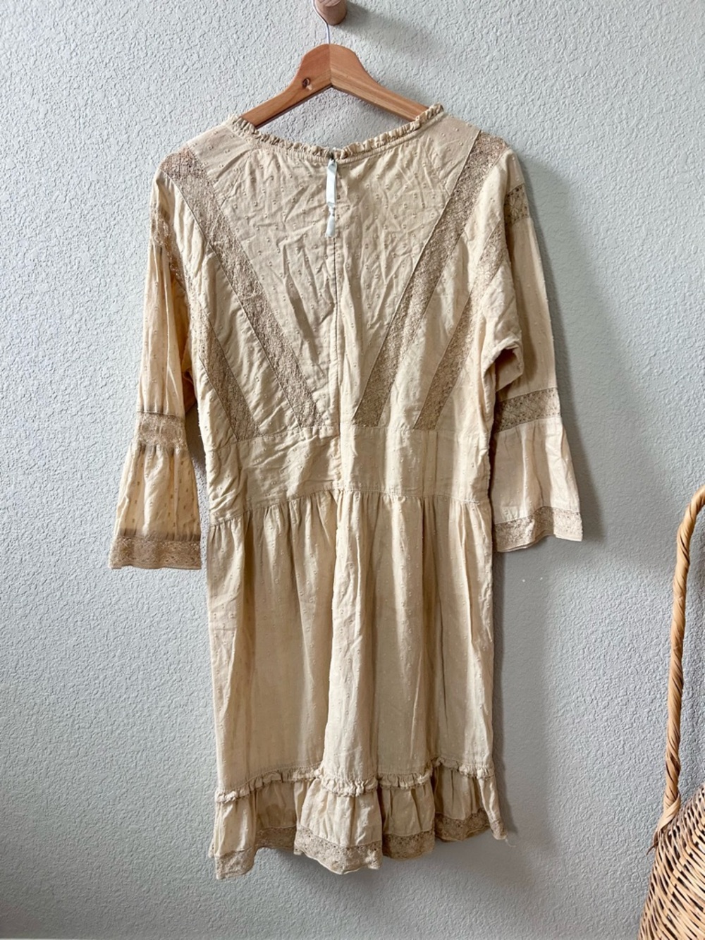 Sundance Tan 100% Cotton Boho Dress Size Large Ruffles V Neck Knee Length - Picture 5 of 6